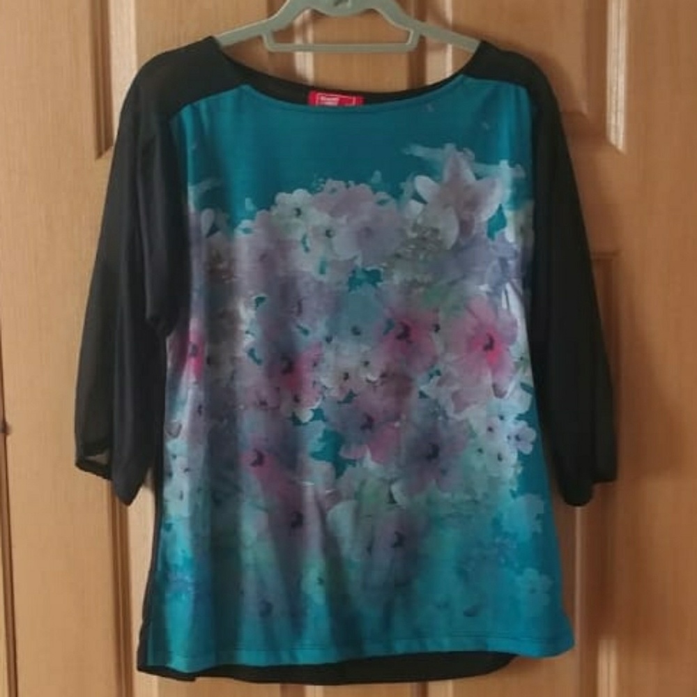 Floral 3/4 top